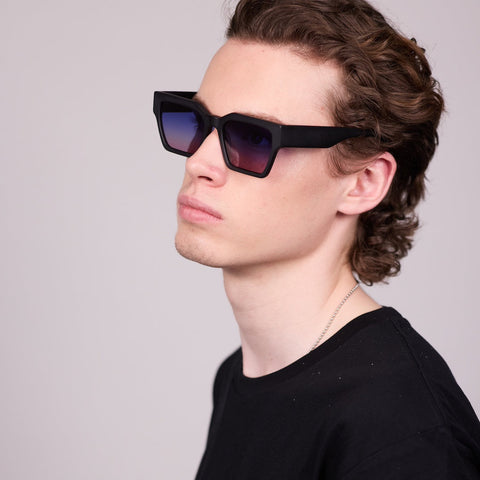 Carnage - Matt Black w/ Blue to  Purple Lens