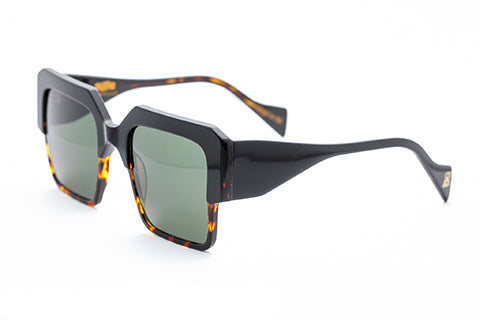 Stage - Black Tort