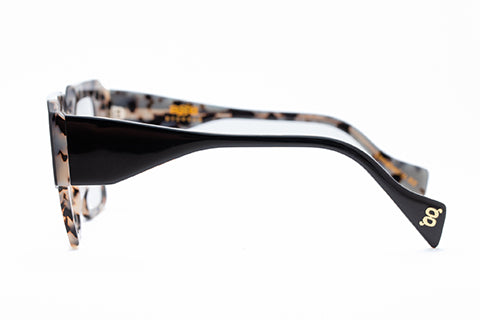 Stage - Black to Milky Optic